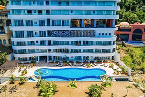 Oceanfront Condo With Rooftop Infinity Pool, Panoramic Views, Balcony,