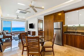 Oceanfront Condo With Rooftop Infinity Pool, Panoramic Views, Balcony,