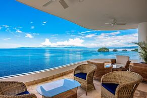Oceanfront Condo With Rooftop Infinity Pool, Panoramic Views, Balcony,