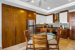 Oceanfront Condo With Rooftop Infinity Pool, Panoramic Views, Balcony,