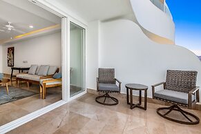 Oceanfront Condo With Rooftop Infinity Pool, Panoramic Views, Balcony,