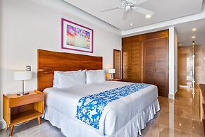 Oceanfront Condo With Rooftop Infinity Pool, Panoramic Views, Balcony,