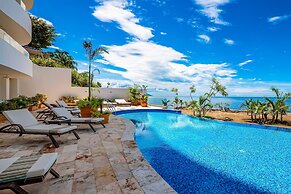 Oceanfront Condo With Rooftop Infinity Pool, Panoramic Views, Balcony,