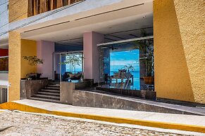 Oceanfront Condo With Rooftop Infinity Pool, Panoramic Views, Balcony,
