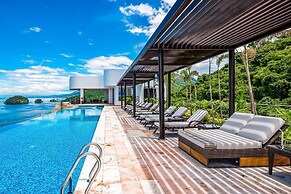 Oceanfront Condo With Rooftop Infinity Pool, Panoramic Views, Balcony,