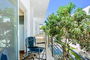 Beautiful Condo With Shared Pool, Full Kitchen, & Private W/D