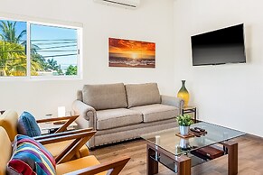 Beautiful Condo With Shared Pool, Full Kitchen, & Private W/D