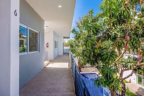 Beautiful Condo With Shared Pool, Full Kitchen, & Private W/D