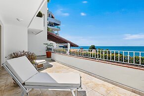 Stylish Oceanview Suite With Infinity Pool, Full Kitchen & Bay-view Te