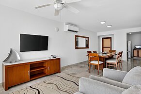 Stylish Oceanview Suite With Infinity Pool, Full Kitchen & Bay-view Te