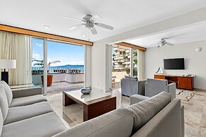 Stylish Oceanview Suite With Infinity Pool, Full Kitchen & Bay-view Te