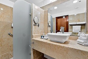 Stylish Oceanview Suite With Infinity Pool, Full Kitchen & Bay-view Te