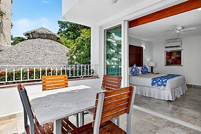 Stylish Oceanview Suite With Infinity Pool, Full Kitchen & Bay-view Te