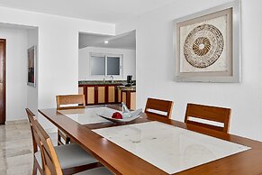 Stylish Oceanview Suite With Infinity Pool, Full Kitchen & Bay-view Te