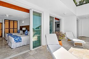 Stylish Oceanview Suite With Infinity Pool, Full Kitchen & Bay-view Te