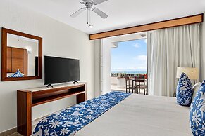 Stylish Oceanview Suite With Infinity Pool, Full Kitchen & Bay-view Te