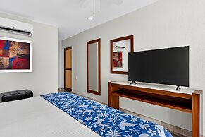 Stylish Oceanview Suite With Infinity Pool, Full Kitchen & Bay-view Te