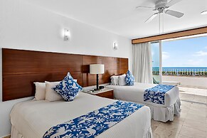 Stylish Oceanview Suite With Infinity Pool, Full Kitchen & Bay-view Te