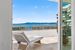 Stylish Oceanview Suite With Infinity Pool, Full Kitchen & Bay-view Te