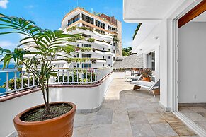 Stylish Oceanview Suite With Infinity Pool, Full Kitchen & Bay-view Te