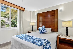 Stylish Oceanview Suite With Infinity Pool, Full Kitchen & Bay-view Te