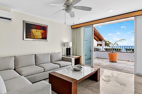 Stylish Oceanview Suite With Infinity Pool, Full Kitchen & Bay-view Te
