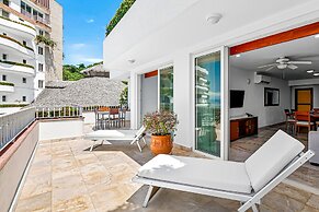 Stylish Oceanview Suite With Infinity Pool, Full Kitchen & Bay-view Te