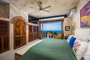 Charming Condo Featuring Ocean Views, Pool & Private Terrace