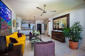 Charming Condo Featuring Ocean Views, Pool & Private Terrace