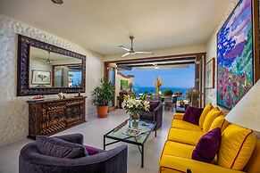 Charming Condo Featuring Ocean Views, Pool & Private Terrace