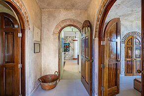 Charming Condo Featuring Ocean Views, Pool & Private Terrace
