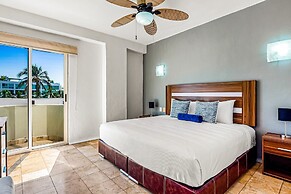 Charming Condo With Ocean-view, Pool & Balcony