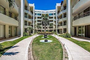 Charming Condo With Ocean-view, Pool & Balcony