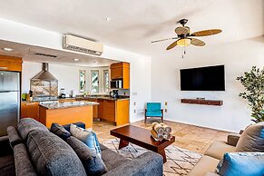 Charming Condo With Ocean-view, Pool & Balcony