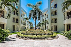 Charming Condo With Ocean-view, Pool & Balcony