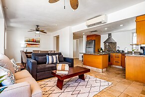 Charming Condo With Ocean-view, Pool & Balcony