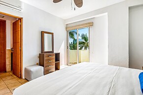 Charming Condo With Ocean-view, Pool & Balcony