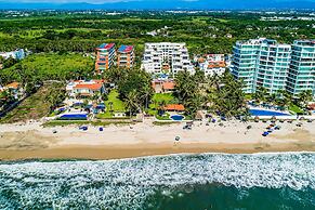 Charming Condo With Ocean-view, Pool & Balcony