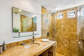 Charming Condo With Ocean-view, Pool & Balcony