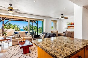 Charming Condo With Ocean-view, Pool & Balcony