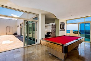 Charming Condo With Ocean-view, Pool & Balcony