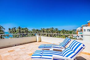 Charming Condo With Ocean-view, Pool & Balcony