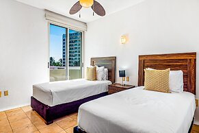 Charming Condo With Ocean-view, Pool & Balcony