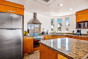 Charming Condo With Ocean-view, Pool & Balcony