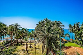 Charming Condo With Ocean-view, Pool & Balcony