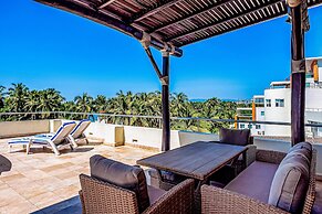 Charming Condo With Ocean-view, Pool & Balcony