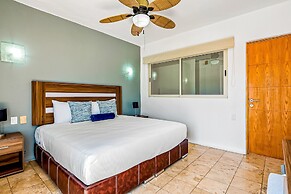 Charming Condo With Ocean-view, Pool & Balcony