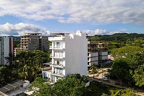 Relaxing Condo With Rooftop Pool, Oceanview Balcony & Walkable Beach A