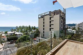 Relaxing Condo With Rooftop Pool, Oceanview Balcony & Walkable Beach A