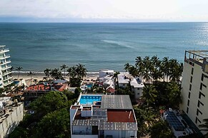 Relaxing Condo With Rooftop Pool, Oceanview Balcony & Walkable Beach A